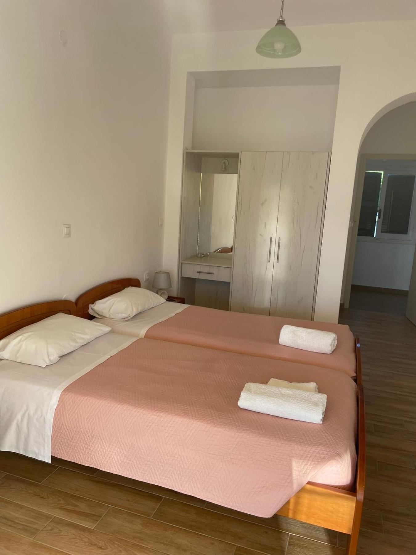 آغيوس غيوريوس باغون Nafsika Apartments المظهر الخارجي الصورة