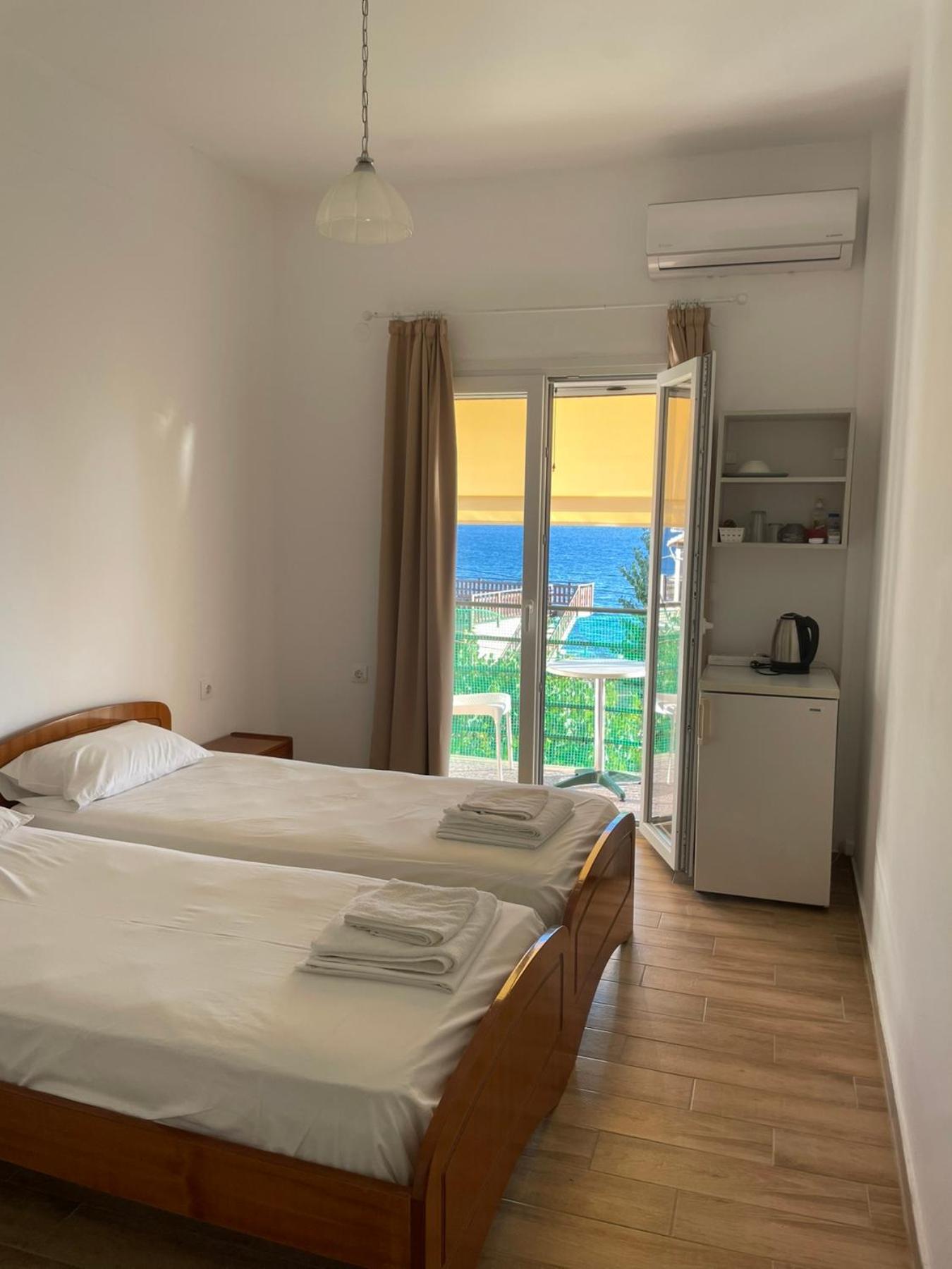 آغيوس غيوريوس باغون Nafsika Apartments المظهر الخارجي الصورة