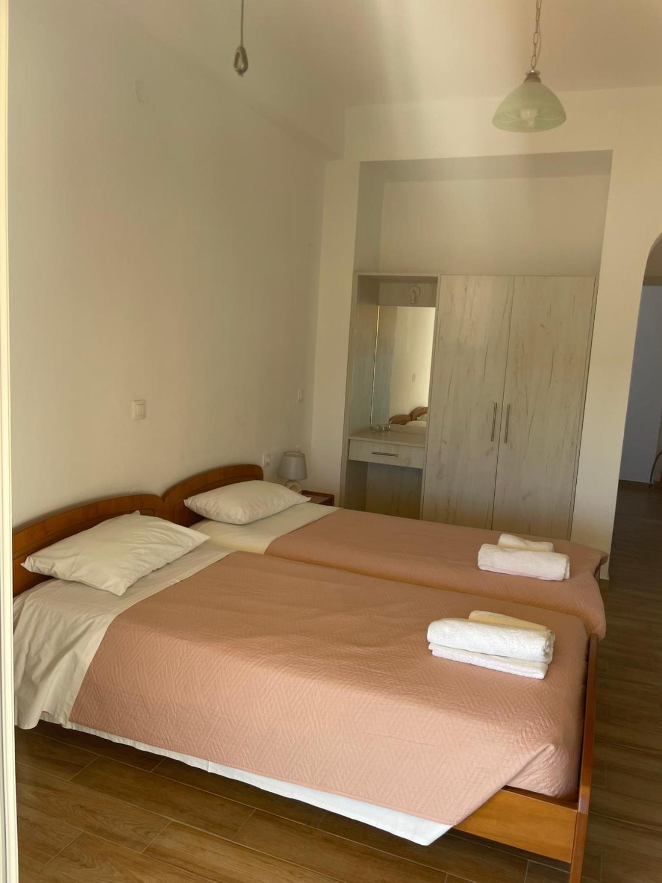آغيوس غيوريوس باغون Nafsika Apartments المظهر الخارجي الصورة