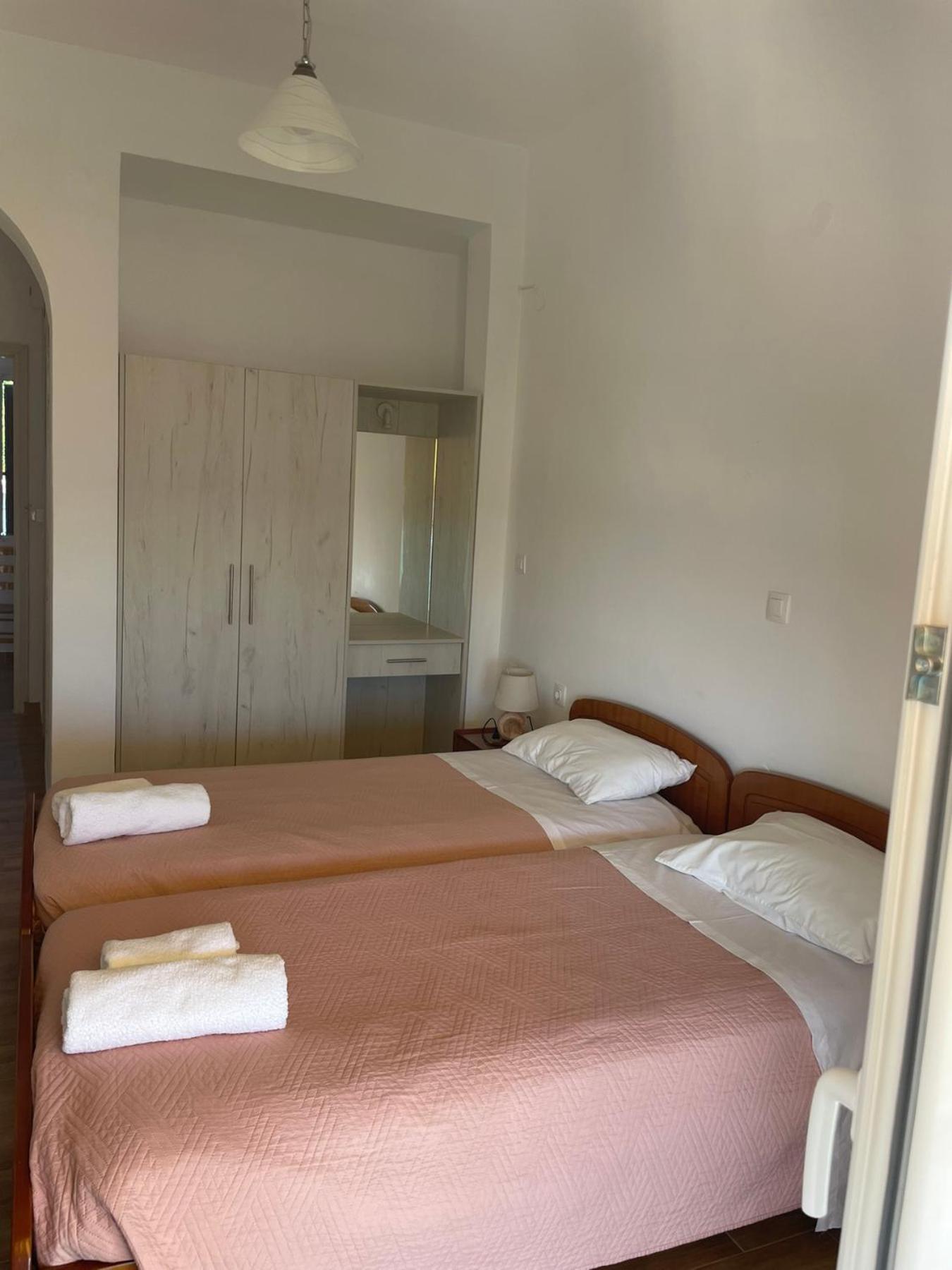 آغيوس غيوريوس باغون Nafsika Apartments المظهر الخارجي الصورة